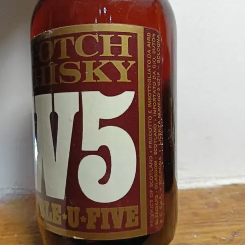 2 x W5 5 years old, Schenley o.f.c. Canadian whisky 8 years old & Long John - 75cl - 4 flessen