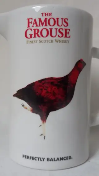 Famous Grouse + Glen Talloch + William Lawson's + Highland Park 4X water jugs + 1X ashtray + 2 whisky glasses - OB - N/A