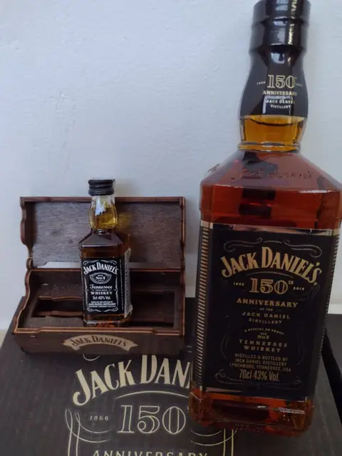Jack Daniel's 150th anniversary & Jack Daniel's miniatures & Wood Gift box - b. 2016 - 700ml