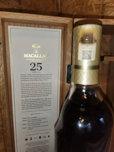 Macallan 25 years old Sherry Oak - Annual 2020 Release - Original bottling - 700ml