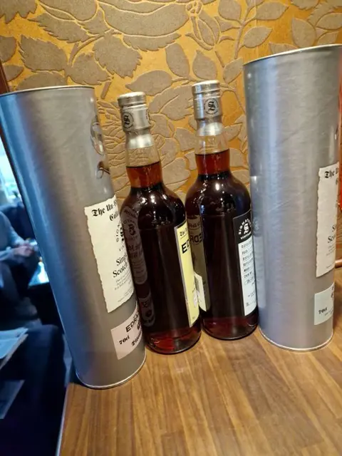 Edradour 2011 & Caol Ila 2012 The Un-Chillfiltered Collection - Signatory Vintage - 70cl - 2 flessen