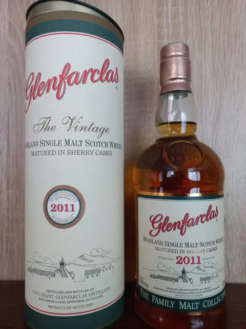 Glenfarclas 105 Cask Strength + Family Malt 2011 - Original bottling - 1 Litre, 700ml - 2 flessen