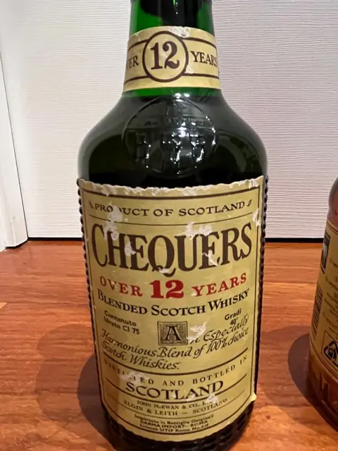 Chequers 12 years old Darma Import & White Horse - b. Jaren 1970, Jaren 1990 - 0.75 Ltr - 2 flessen