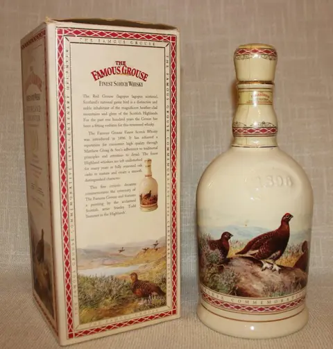 Famous Grouse 100th Anniversary Porcelain Decanter gilded with 24 carat gold - 70cl