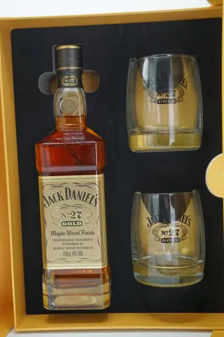 Jack Daniel's Gold No 27 - giftpack w/ 2 glasses - 700ml