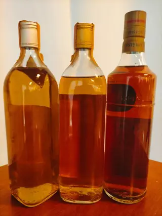 Mackinlay's 5y + Black Shield + Seventy Seven 12yo - b. Jaren 1960, Jaren 1970 - 75cl - 3 flessen