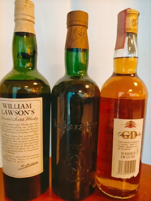 William Lawson's + Ambassador 8yo + Grand Dulky - b. 1970s, 1990s - 75cl, 70cl - 3 flessen