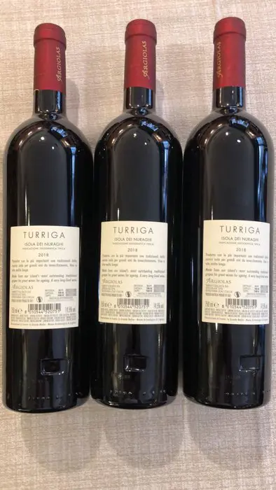 2018 Argiolas, Turriga Isola dei Nuraghi 30 Vendemmie - Sardinië - 3 Flessen (0.75 liter)