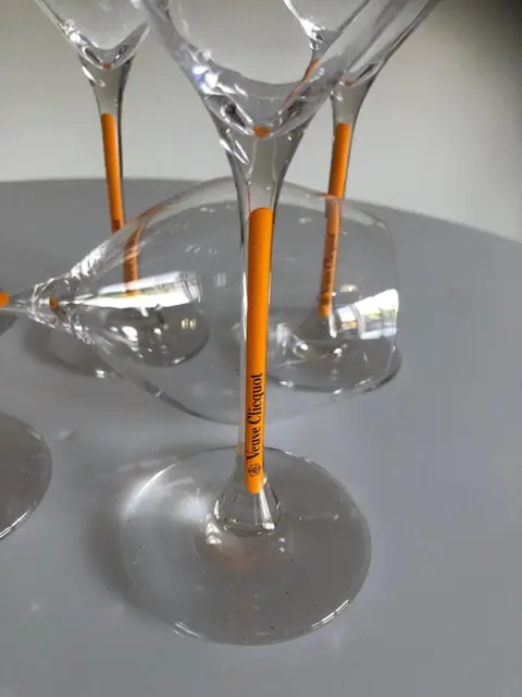Veuve Clicquot" Yellow Stem " Set of 6 Trendy Glasses New - Champagne
