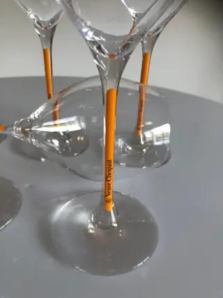 Veuve Clicquot" Yellow Stem " Set of 6 Trendy Glasses New - Champagne