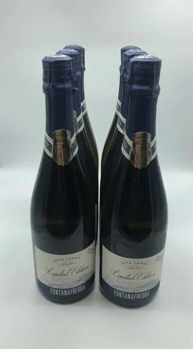 2018 Fontanafredda, Alta Langa Brut Limited Edition - Piëmont DOCG - 6 Flessen (0.75 liter)