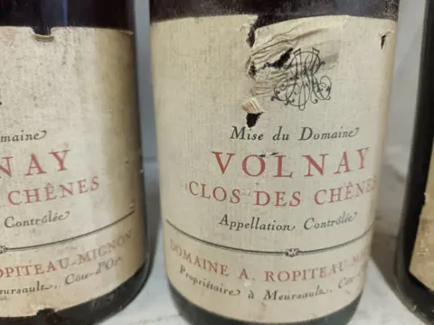 1966 x 2 Volnay 1° Cru "Clos des Chênes", 1964 & 1969 Volnay - 4 Flessen (0.75 liter)