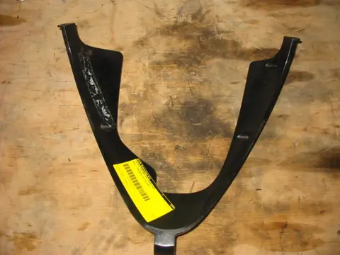 Cowl V shape under Honda CBR 900 RR 1998 - 1999