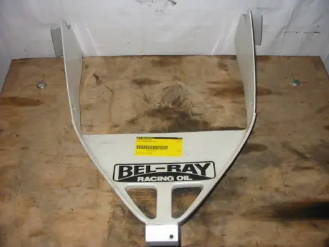 Cowl V shape under Yamaha FZR 1000 1987 - 1988