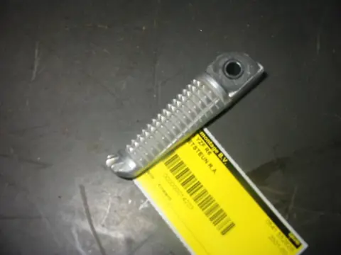 Pillion step right Yamaha YZF R6 1998 - 2002