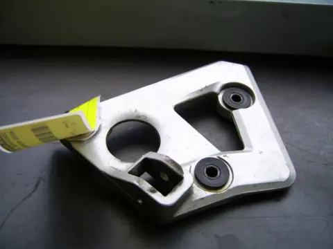 Main step holder right Suzuki GSX F 750 1988 - 1997