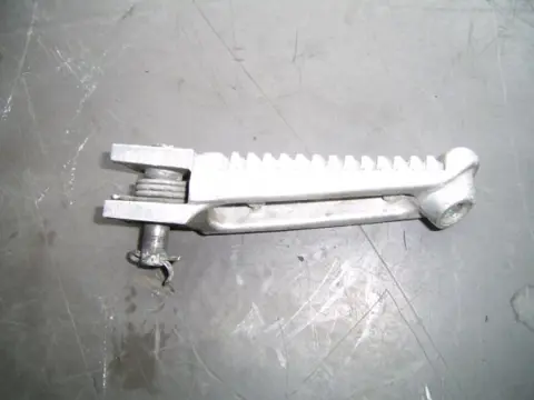 Footrest left Suzuki GSX R 600 1995 - 2000