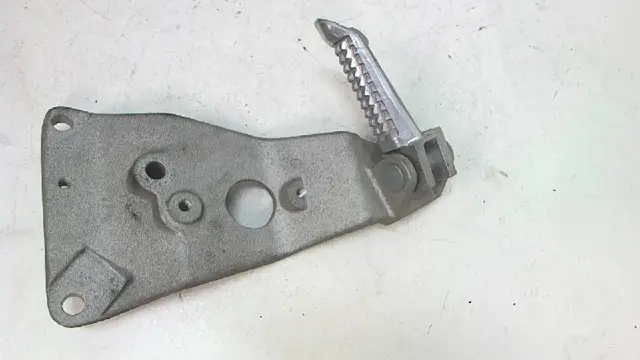 Pillion step left  Suzuki GSX R 1100 1991 - 1992
