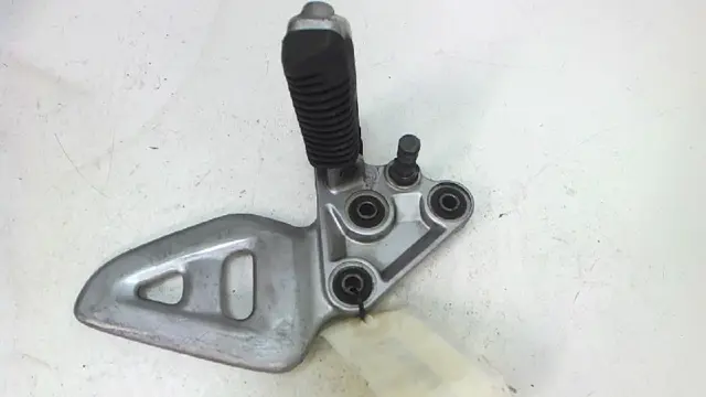 Main step holder left Suzuki GSX R 1300 Hayabusa 1998 - 2007