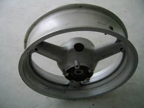 Rear wheel Suzuki GSX F 600 1998 - 2005