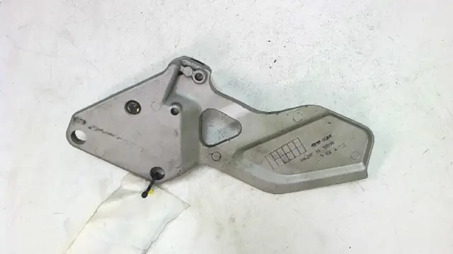 Main step holder left Kawasaki ZZR 1100 1990 - 1992