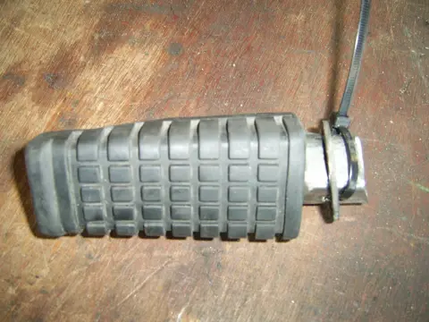 Footrest right Kawasaki GPZ 500 1988 - 1994