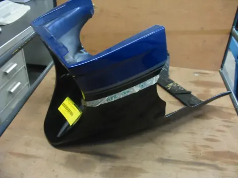 Cowl V shape under Kawasaki GPZ 500 1988 - 1994