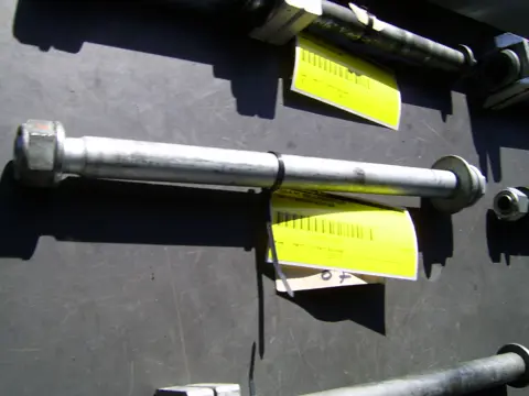 Rear axle Honda Deauville 650 - 700 2002 - 2005