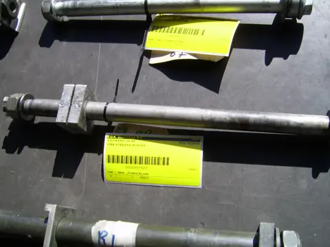 Rear axle Kawasaki ZX 9 R 1998 - 1999