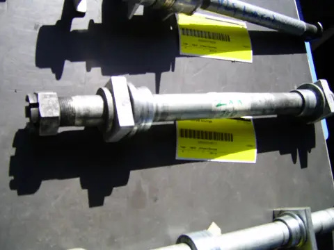 Rear axle Kawasaki ZXR 750 1991 - 1992