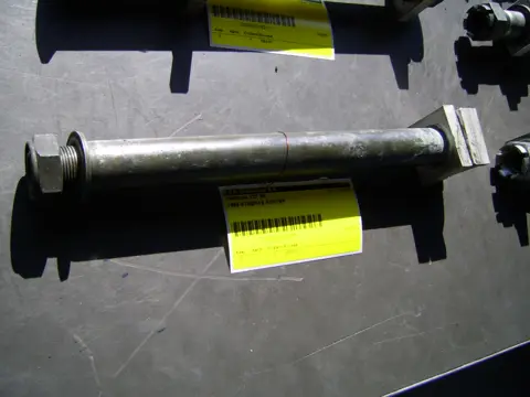 Rear axle Yamaha YZF R6 1998 - 2002