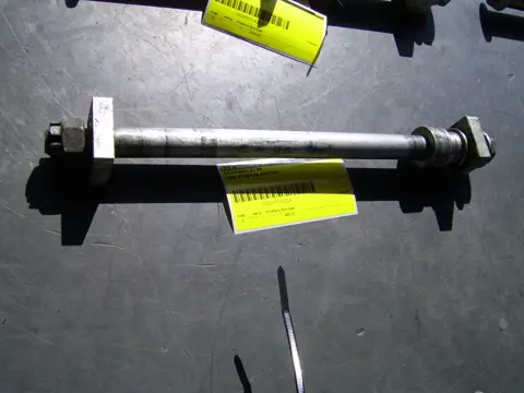 Rear axle Kawasaki ZX 9 R 1998 - 1999