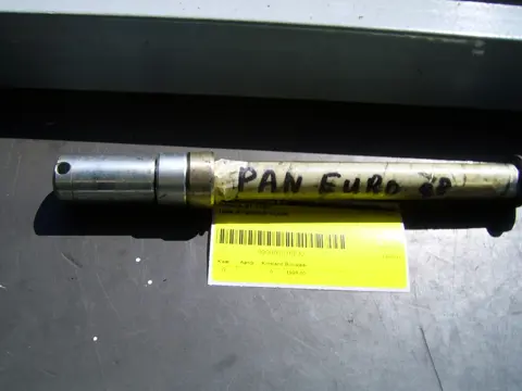 Axle front Honda ST 1100 Pan European 1990 - 2001