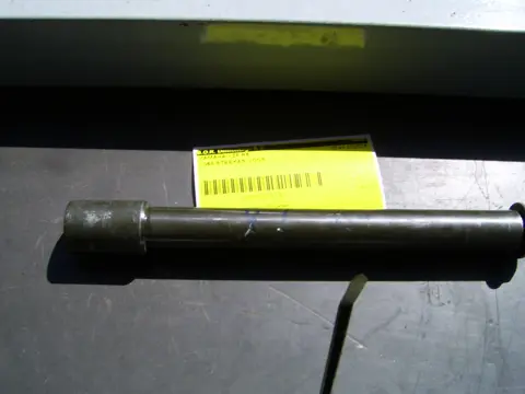 Axle front Yamaha YZF R6 1998 - 2002