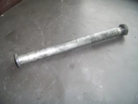 Rear axle Suzuki GSX R 600 1995 - 2000