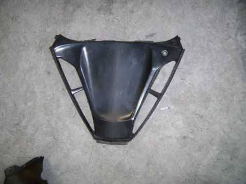 Cowl V shape under Yamaha YZF R1 2002 - 2003