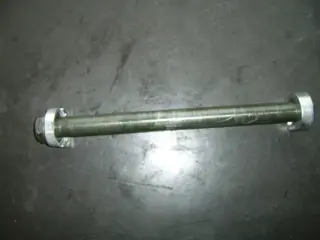 Rear axle Aprilia RSV 1000 2001 - 2003