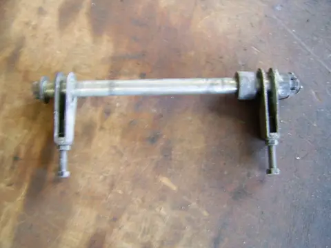 Rear axle Kawasaki GPZ 500 1988 - 1994