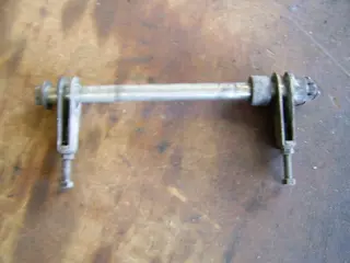 Rear axle Kawasaki GPZ 500 1988 - 1994
