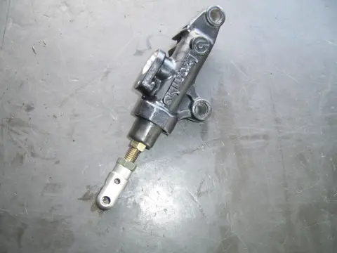 Rear brake master cylinder  Yamaha YZF R6 1998 - 2002