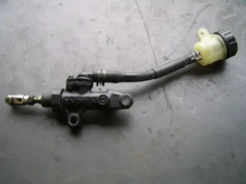 Rear brake master cylinder  Yamaha YZF R6 1998 - 2002