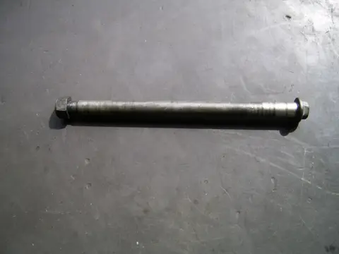 Rear axle Honda CBR 600 F 1995 - 1998