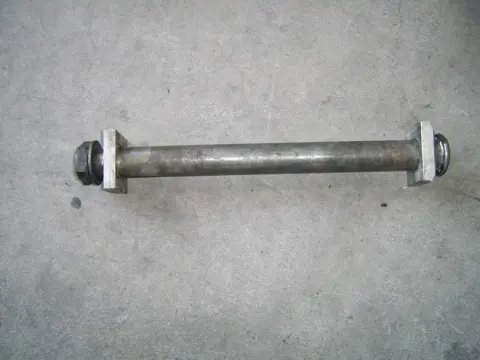 Rear axle Suzuki GSX R 750 1996 - 2000