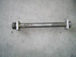 Rear axle Suzuki GSX R 750 1996 - 2000