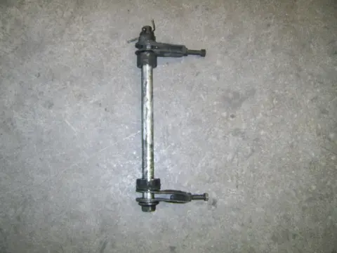 Rear axle Kawasaki GPZ 500 1988 - 1994