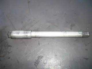 Axle front Suzuki GSF 1200 Bandit 2004 - 2006