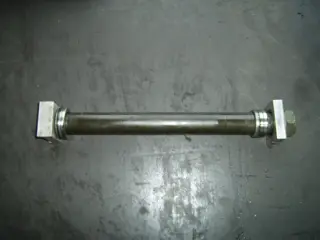 Rear axle Yamaha YZF R6 1998 - 2002