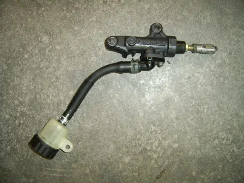 Rear brake master cylinder  Yamaha YZF R6 1998 - 2002