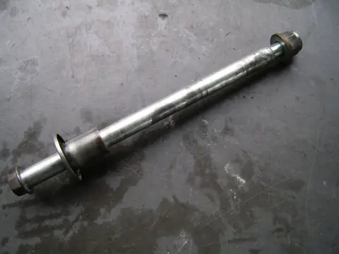 Axle front Suzuki GSX F 600 1988 - 1997