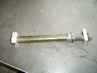 Rear axle Yamaha YZF R6 1998 - 2002